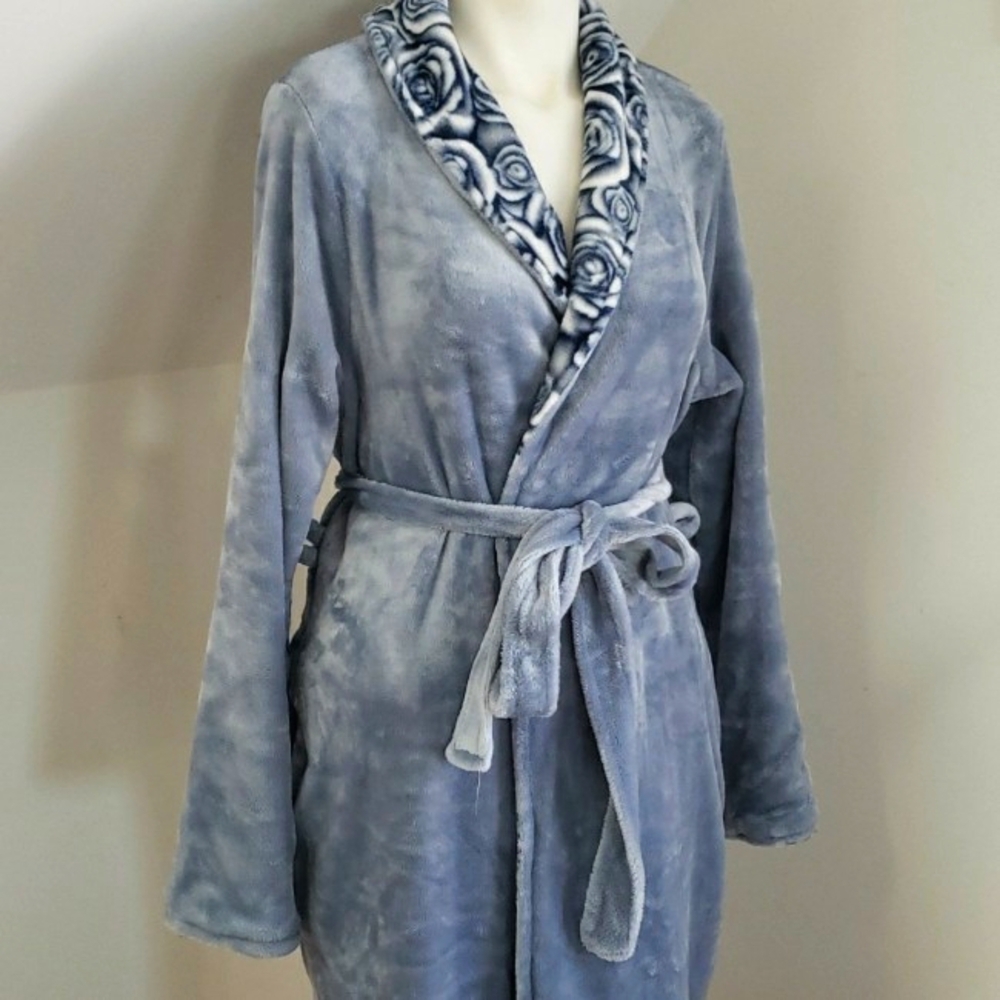 Casa Zeta-Jones Womens reversible blue/blue white floral rosette robe, Size S - Picture 8 of 16